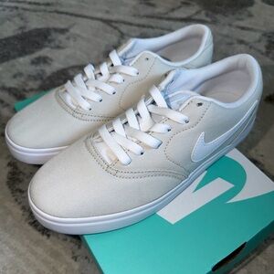Nike SB Check Cnvs GS Size 6.5 Shoes New in Box